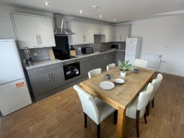 6 bedroom terraced house to rent
