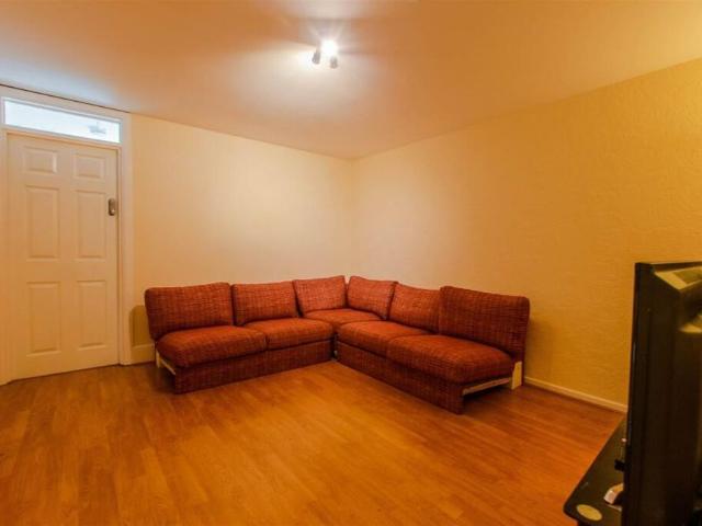 6 bedroom terraced house to rent