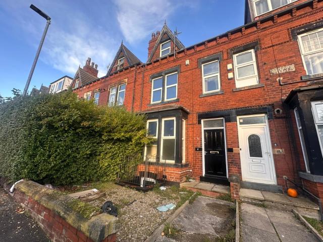 6 bedroom terraced house to rent
