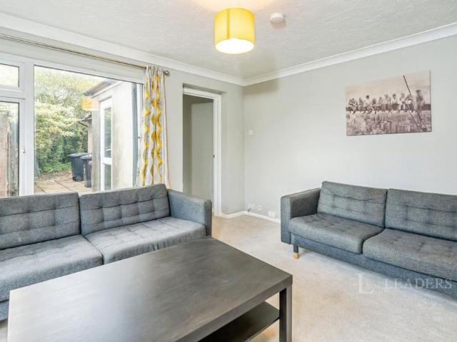 6 bedroom terraced house to rent