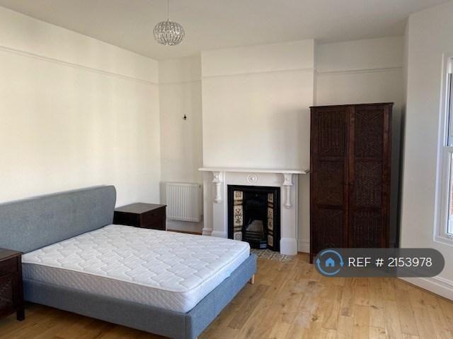 6 bedroom terraced house to rent