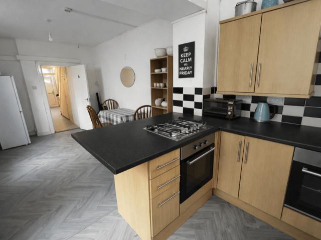 6 bedroom terraced house to rent