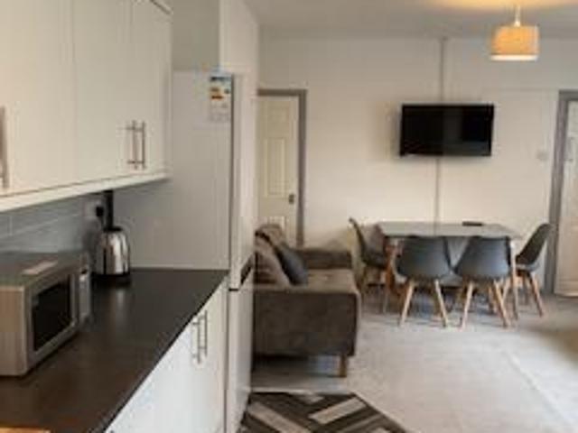 6 bedroom terraced house to rent