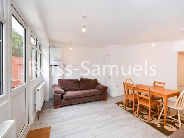 6 bedroom terraced house to rent