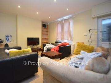 6 bedroom terraced house to rent