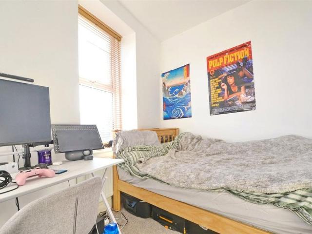 6 bedroom terraced house to rent