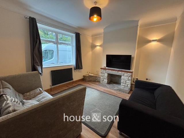 6 bedroom terraced house to rent