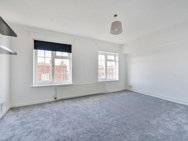 6 bedroom terraced house to rent