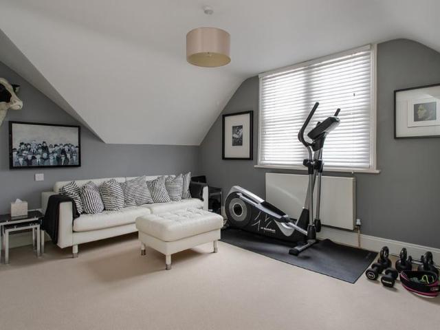 6 bedroom terraced house to rent