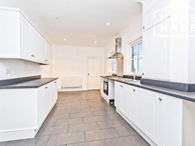 6 bedroom terraced house to rent