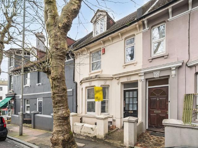 6 bedroom terraced house to rent