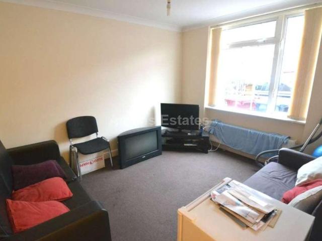 6 bedroom terraced house to rent
