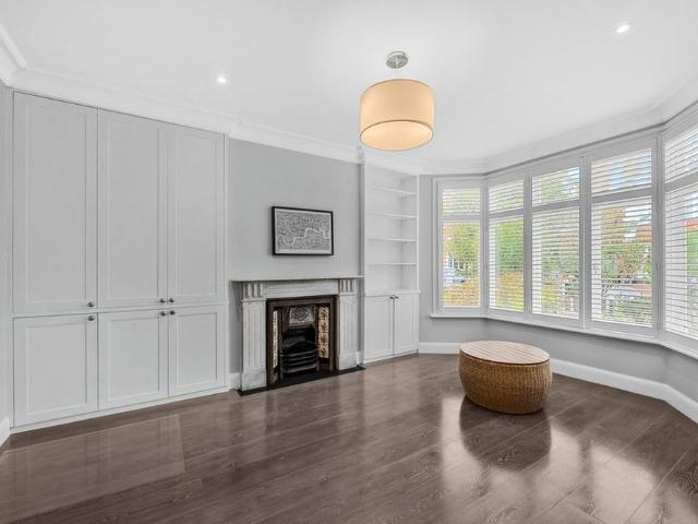 6 bedroom terraced house to rent