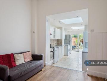 6 bedroom terraced house to rent