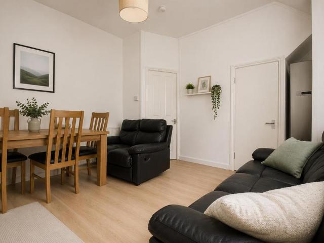 6 bedroom terraced house to rent