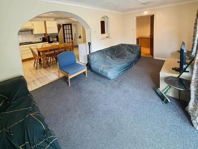 6 bedroom terraced house to rent