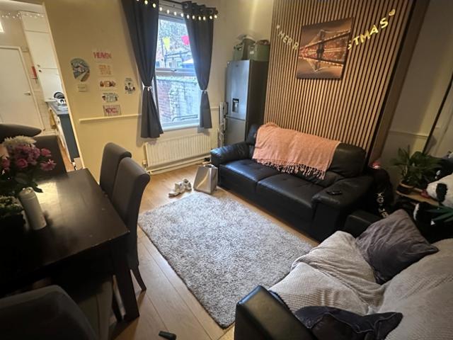 6 bedroom terraced house to rent