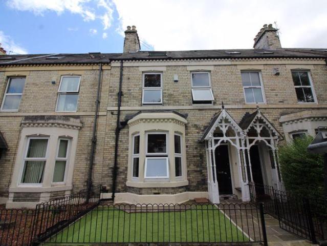 6 bedroom terraced house to rent