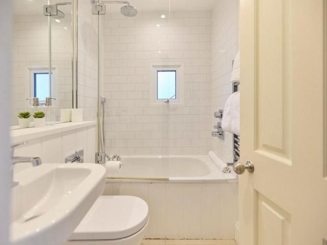 6 bedroom terraced house to rent