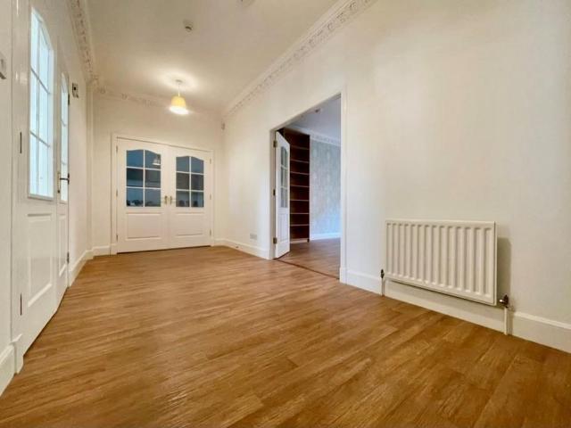 6 bedroom terraced house to rent