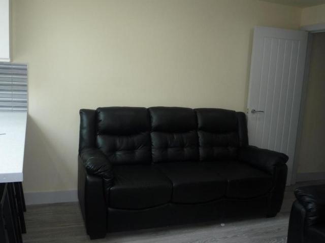 6 bedroom terraced house to rent