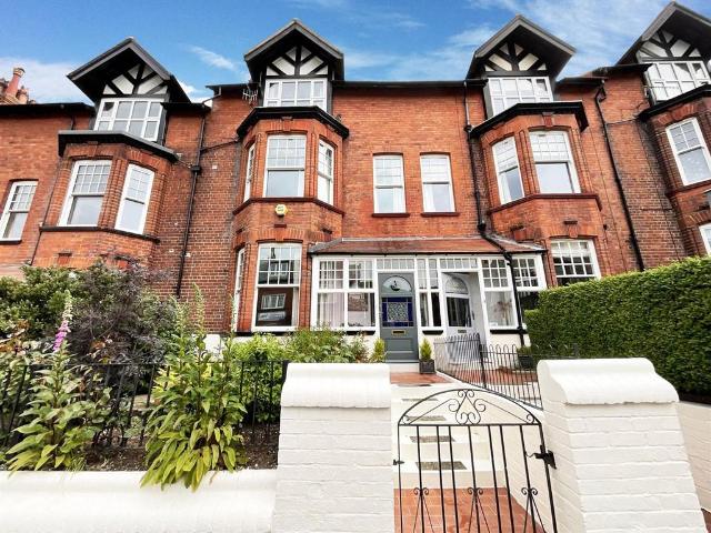4 bedroom terraced house to rent