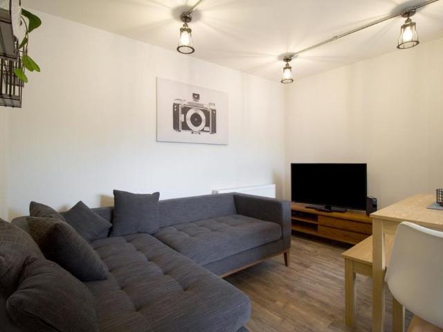 6 bedroom terraced house to rent