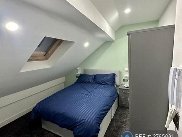 6 bedroom terraced house to rent