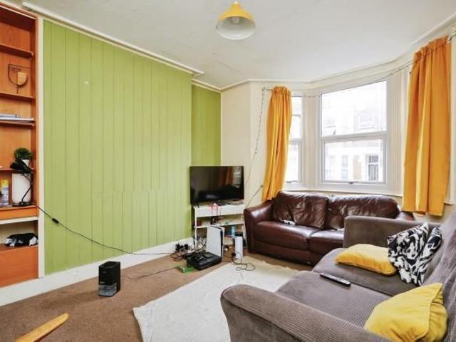 6 bedroom terraced house to rent