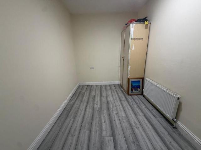 6 bedroom terraced house to rent