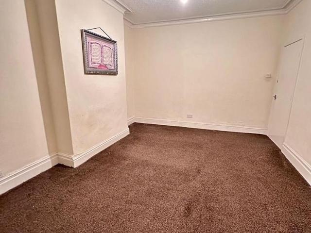 6 bedroom terraced house to rent