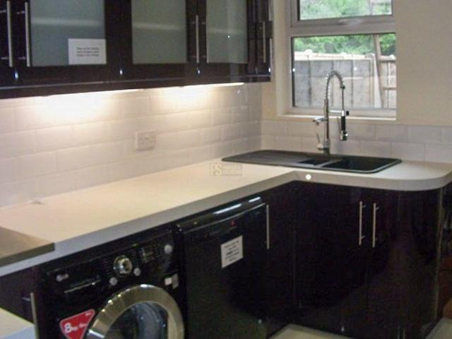 6 bedroom terraced house to rent