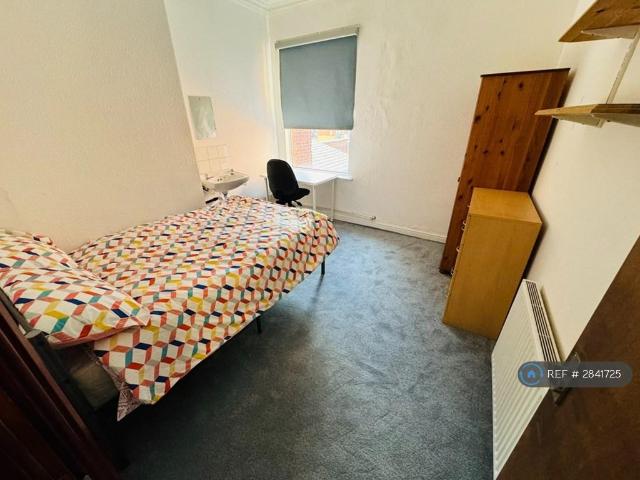 6 bedroom terraced house to rent