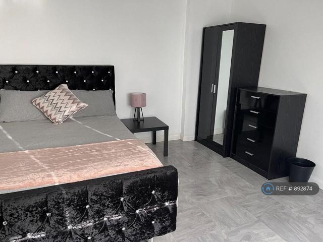 6 bedroom terraced house to rent