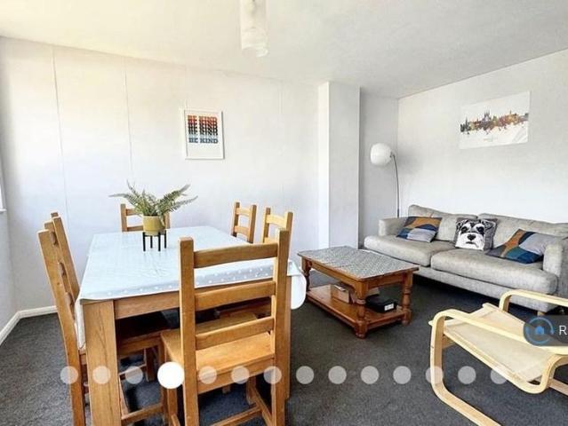 6 bedroom terraced house to rent