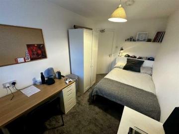 6 bedroom terraced house to rent