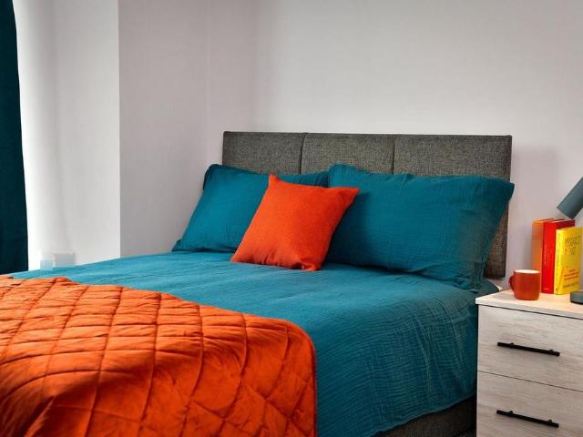 6 bedroom terraced house to rent