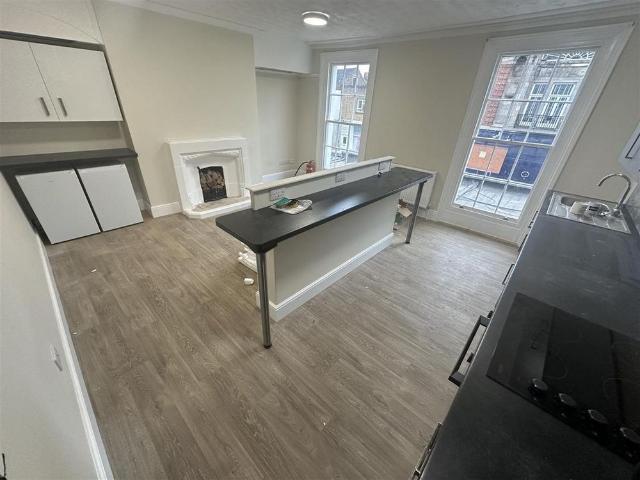 6 bedroom terraced house to rent