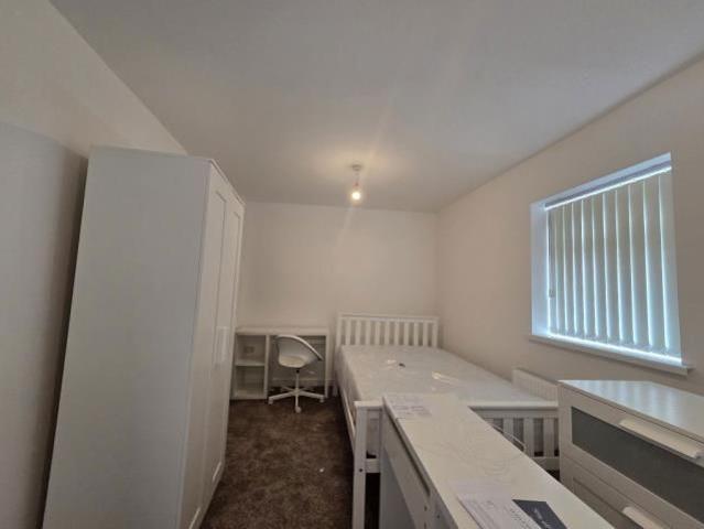 6 bedroom terraced house to rent