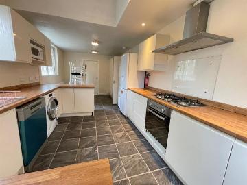 6 bedroom terraced house to rent