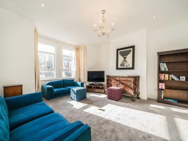 6 bedroom terraced house to rent