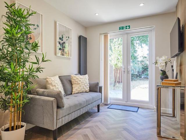 6 bedroom terraced house to rent