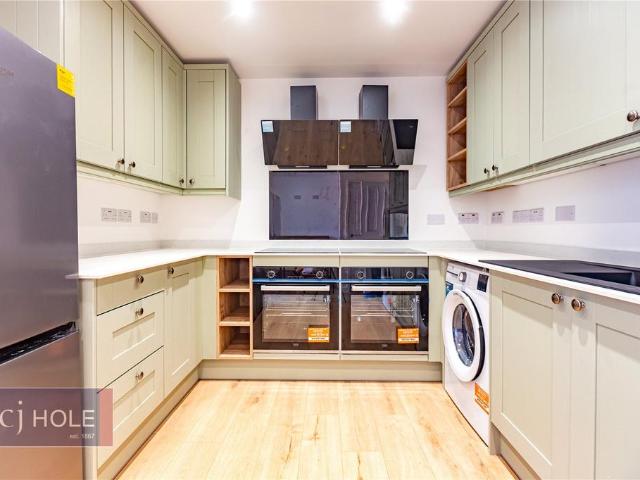 6 bedroom terraced house to rent
