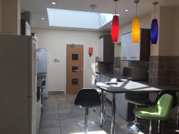 6 bedroom terraced house to rent