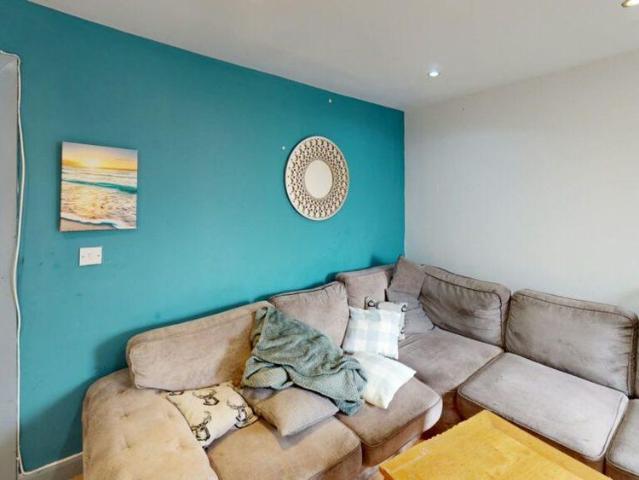 6 bedroom terraced house to rent