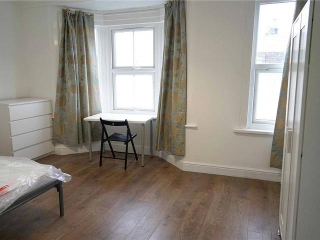 6 bedroom terraced house to rent