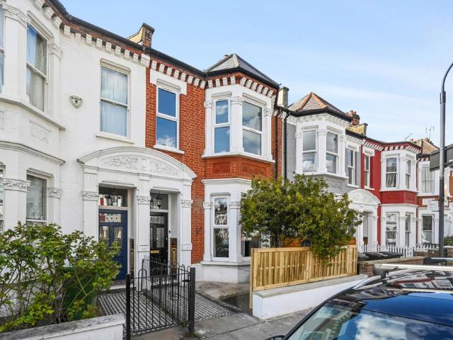 6 bedroom terraced house to rent
