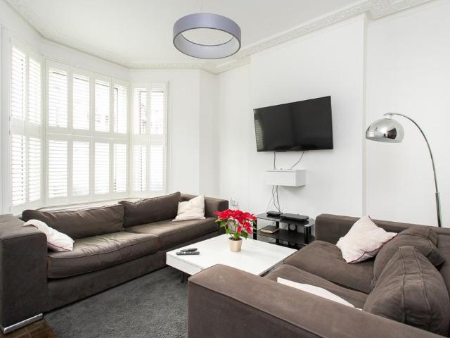 5 bedroom terraced house to rent