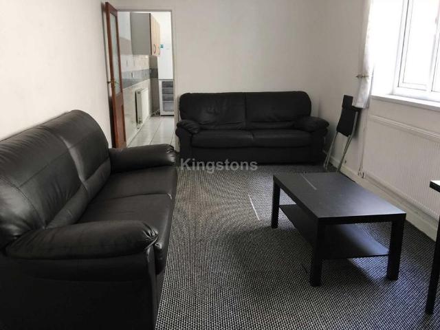 6 bedroom terraced house to rent