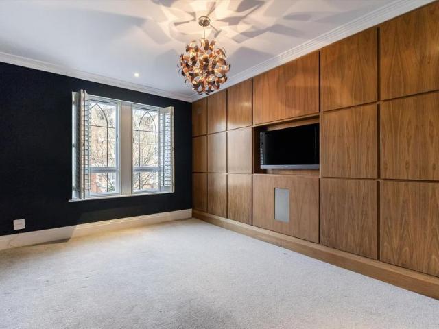 6 bedroom terraced house to rent